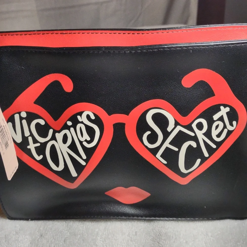 NWT Victoria's Secret Travel / Make-up Bag - Black & Red w/Wrist Strap - Picture 12 of 12